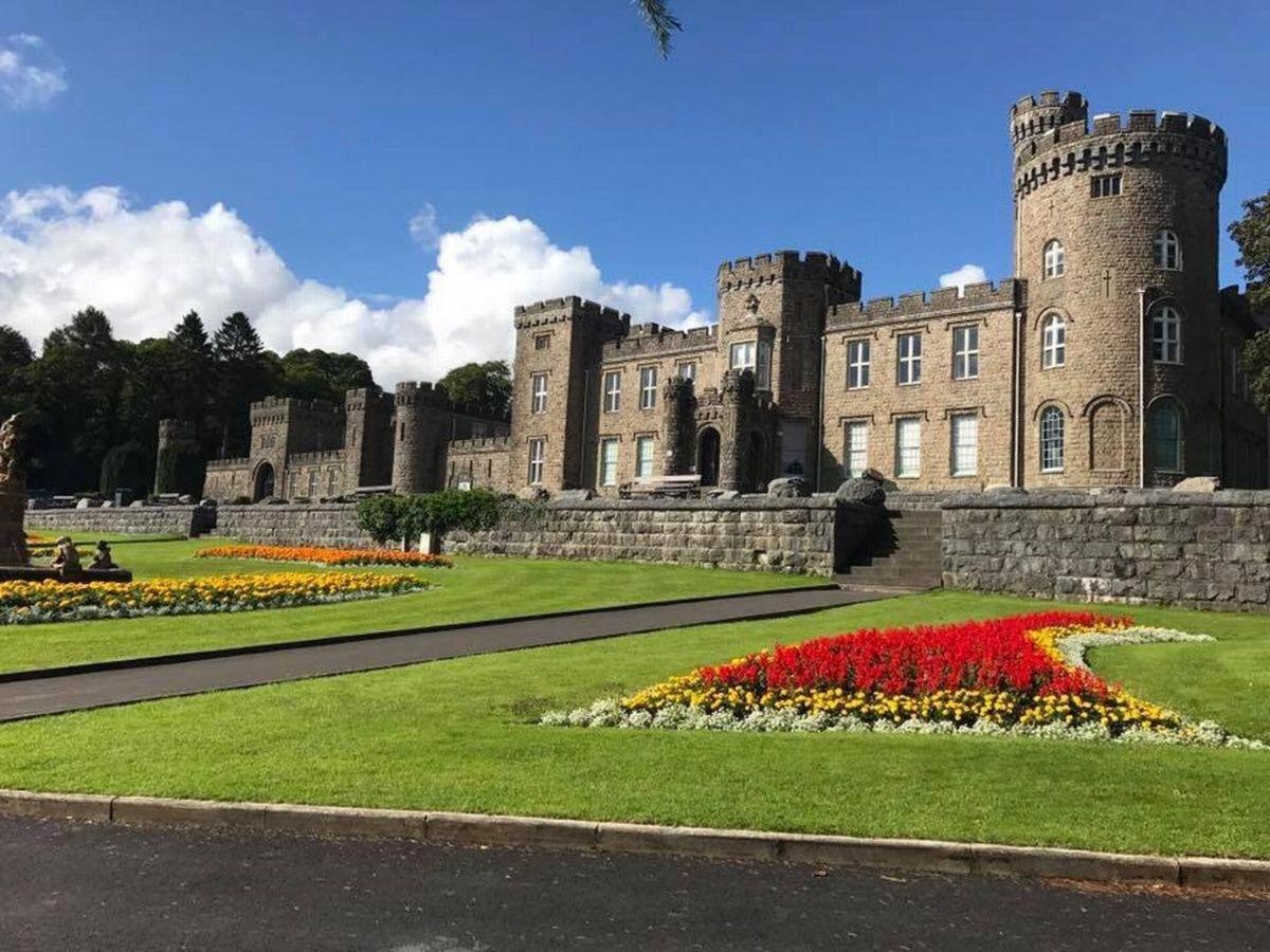 Rj S House Apartment Merthyr Tydfil Bagian luar foto
