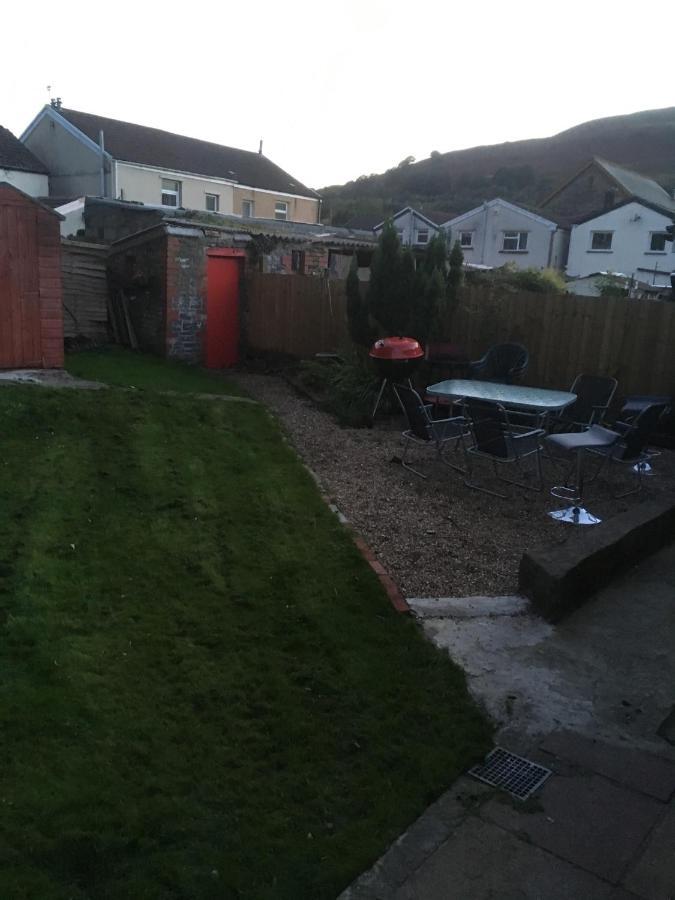 Rj S House Apartment Merthyr Tydfil Bagian luar foto