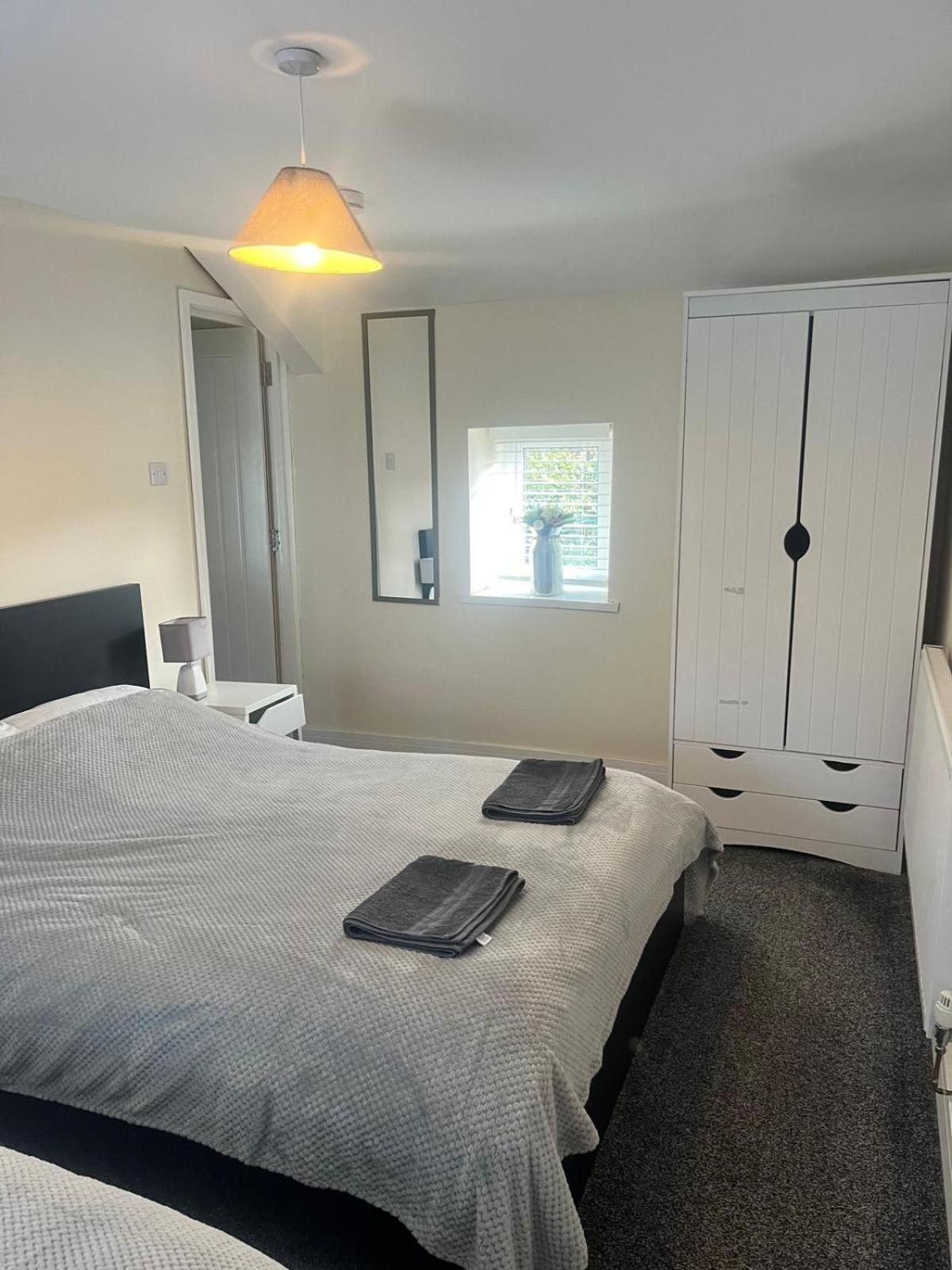 Rj S House Apartment Merthyr Tydfil Bagian luar foto