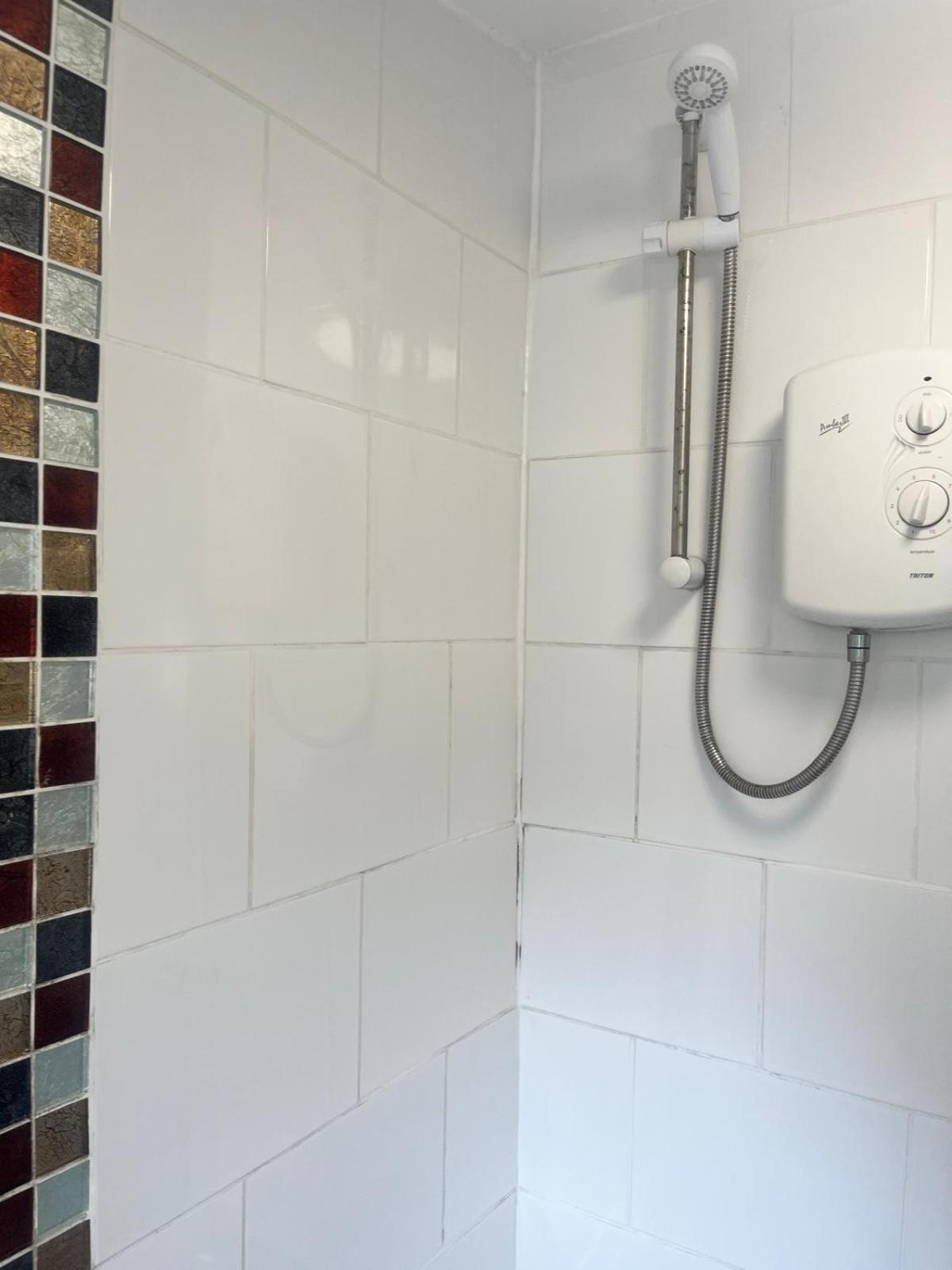 Rj S House Apartment Merthyr Tydfil Bagian luar foto