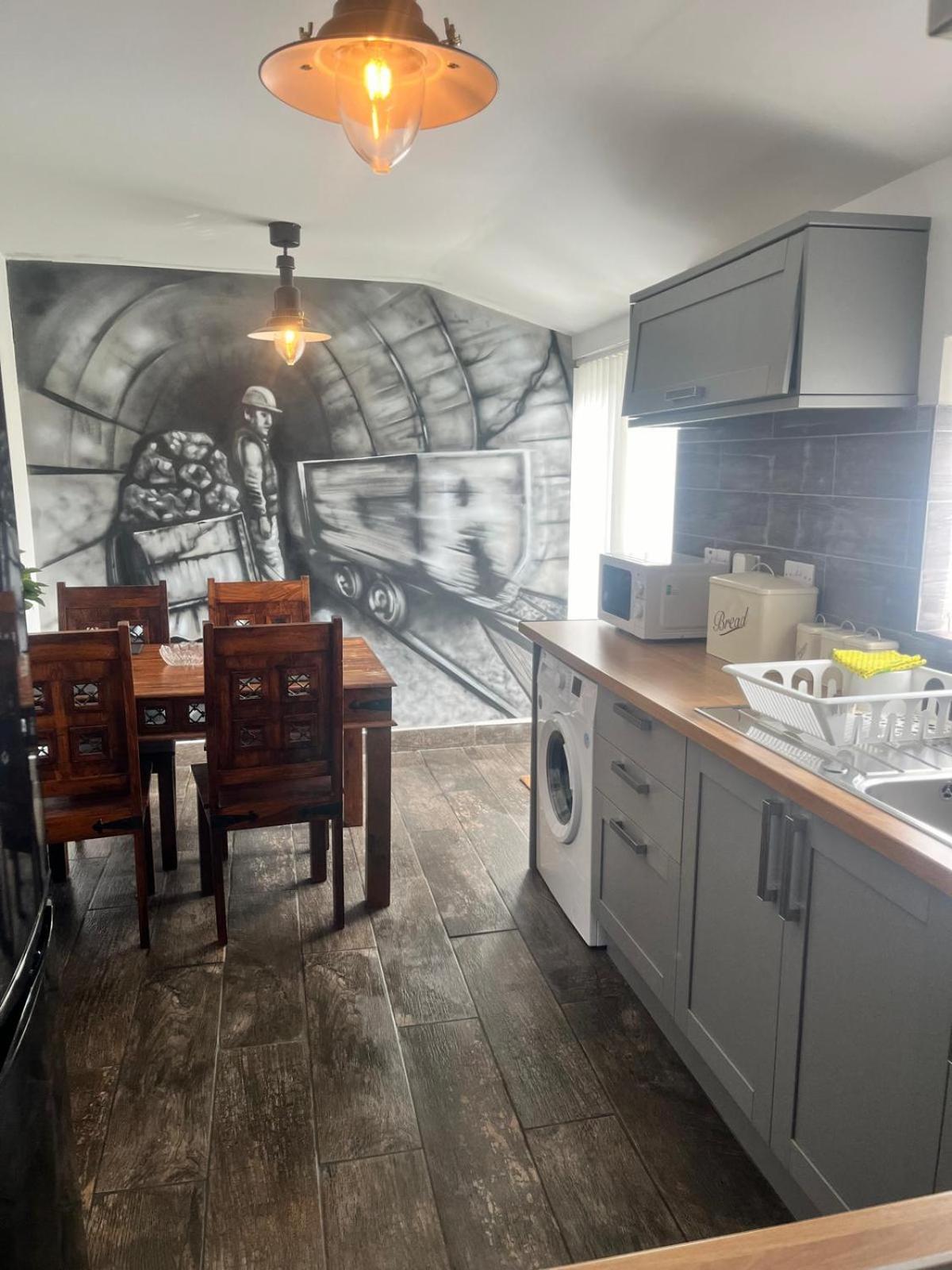 Rj S House Apartment Merthyr Tydfil Bagian luar foto