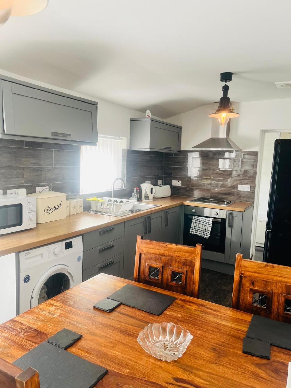 Rj S House Apartment Merthyr Tydfil Bagian luar foto