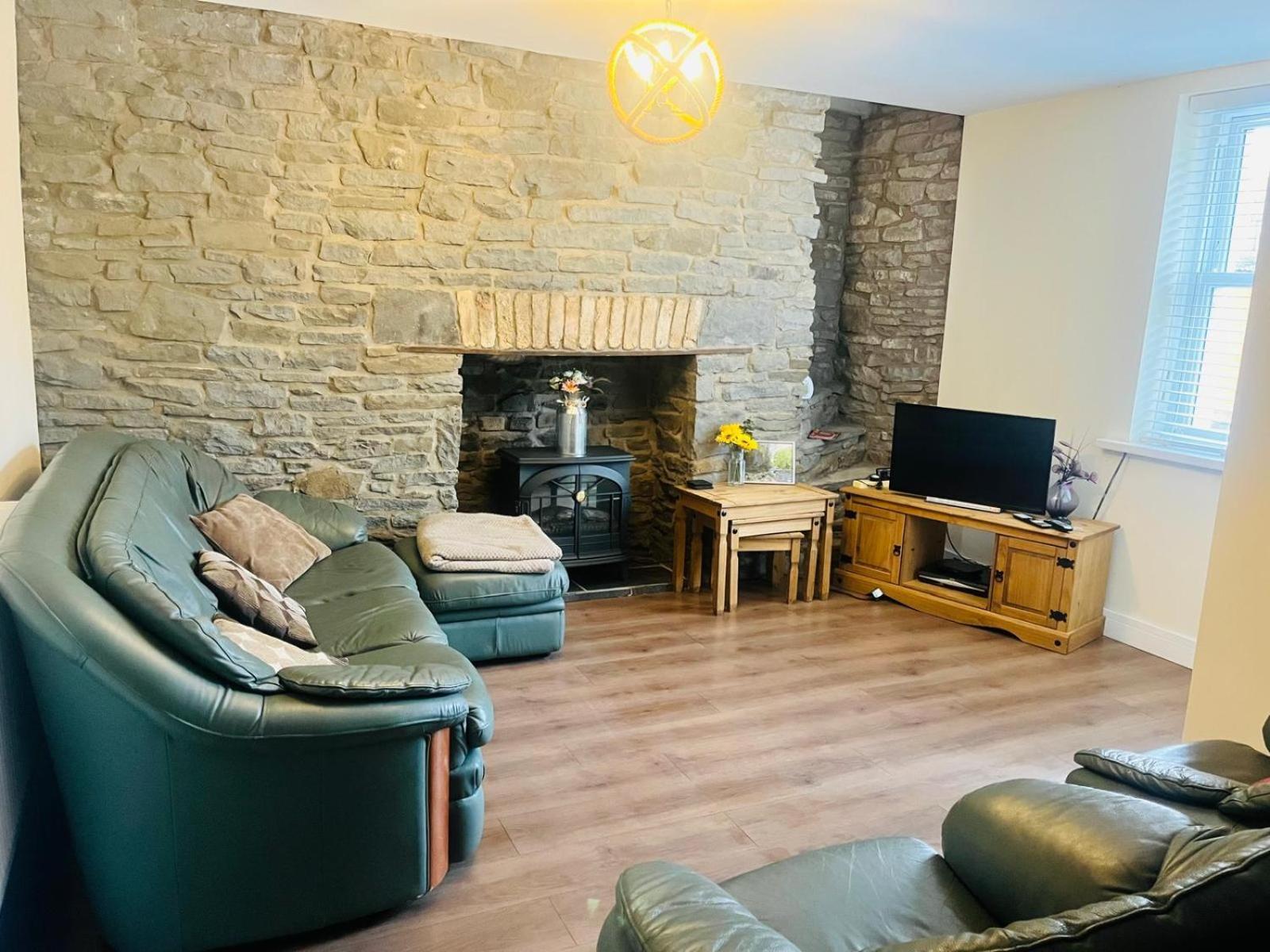 Rj S House Apartment Merthyr Tydfil Bagian luar foto