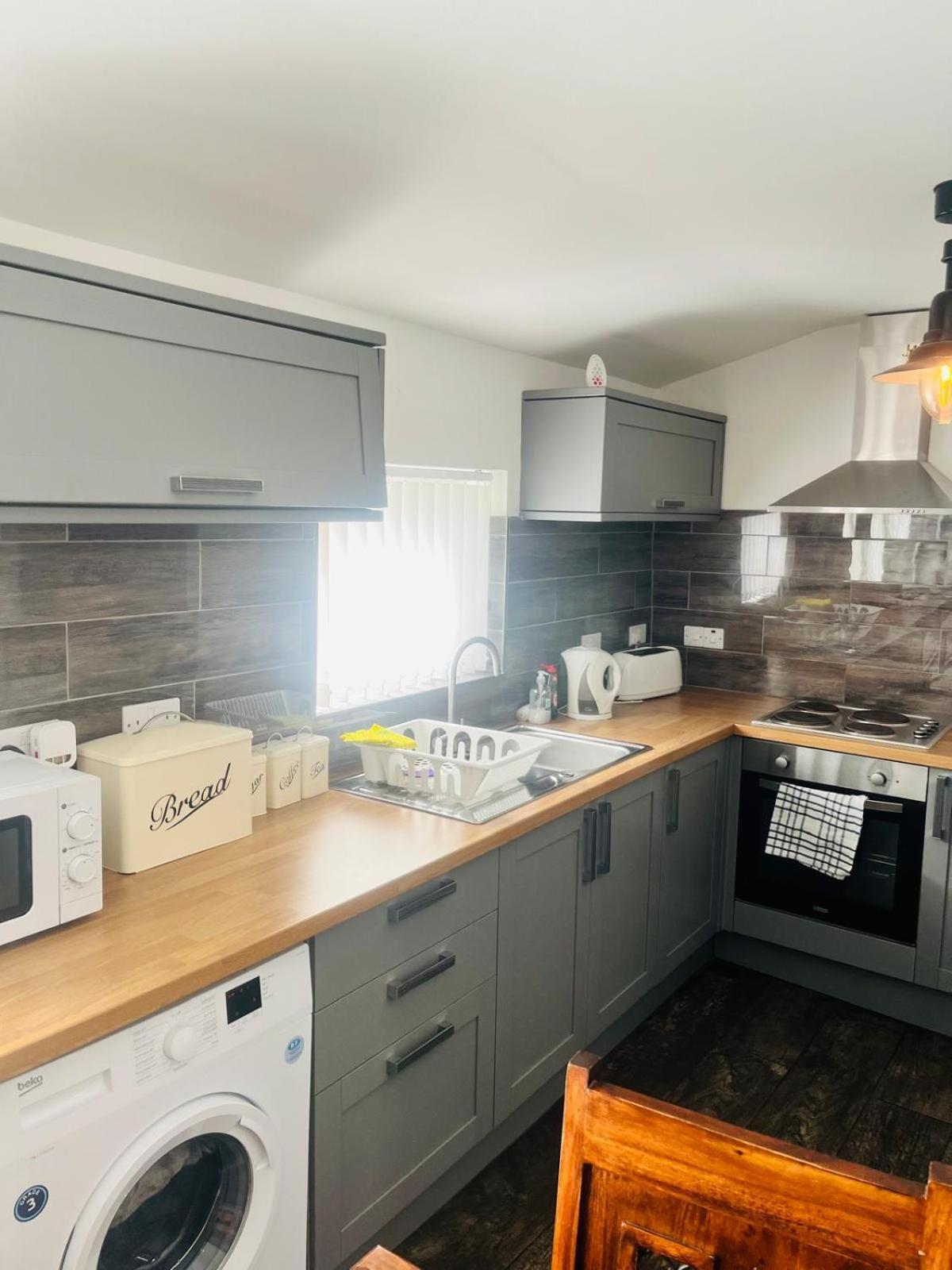 Rj S House Apartment Merthyr Tydfil Bagian luar foto